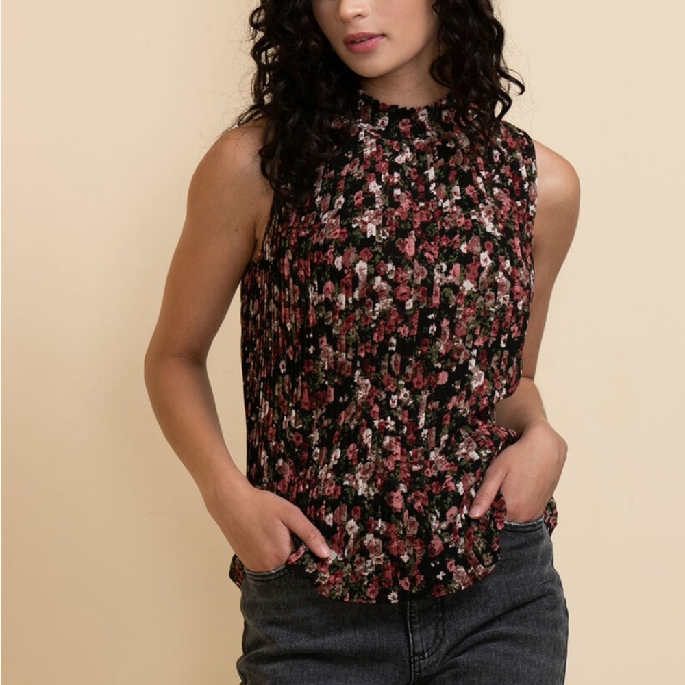 Ricki’s Sleeveless Pleated Mock Neck Blouse - Large
